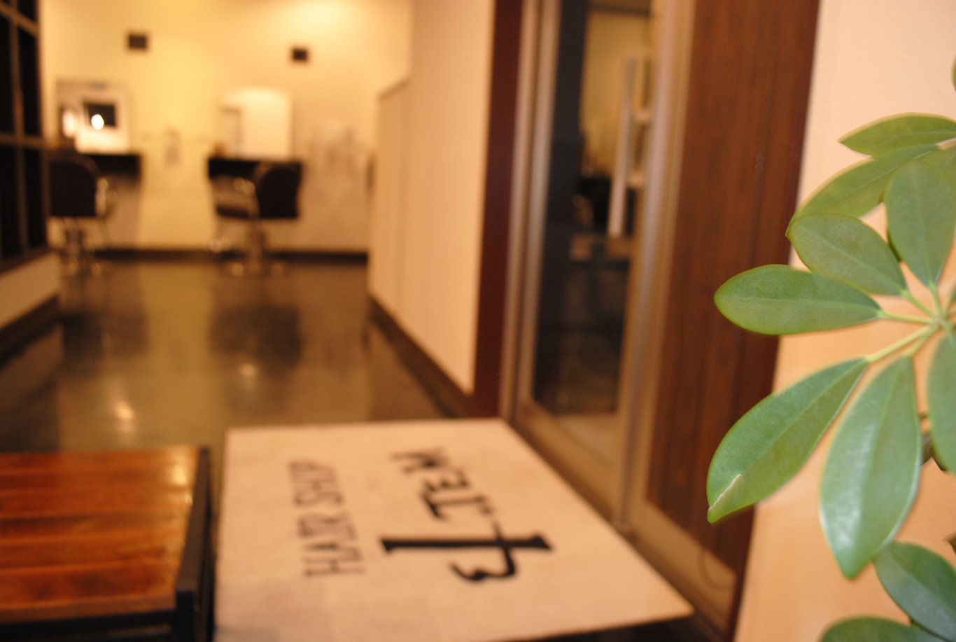 益田市の美容室アイテムの店内